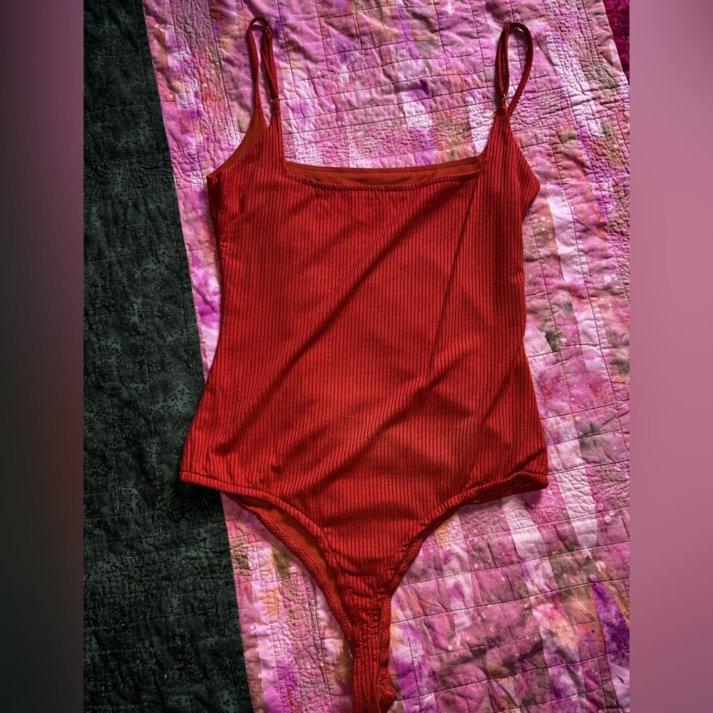 Lulu's Rust Ribbed Bodysuit - Picture 2 of 2